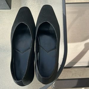 Halston low heeled pumps